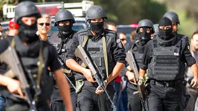 عناصر من الشرطة التونسية